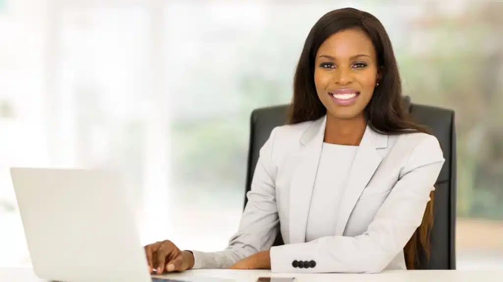Business woman working on a computer, representing online reputation and customer reviews.